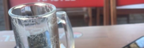 Imagens ilustrativa de um mesa de bar